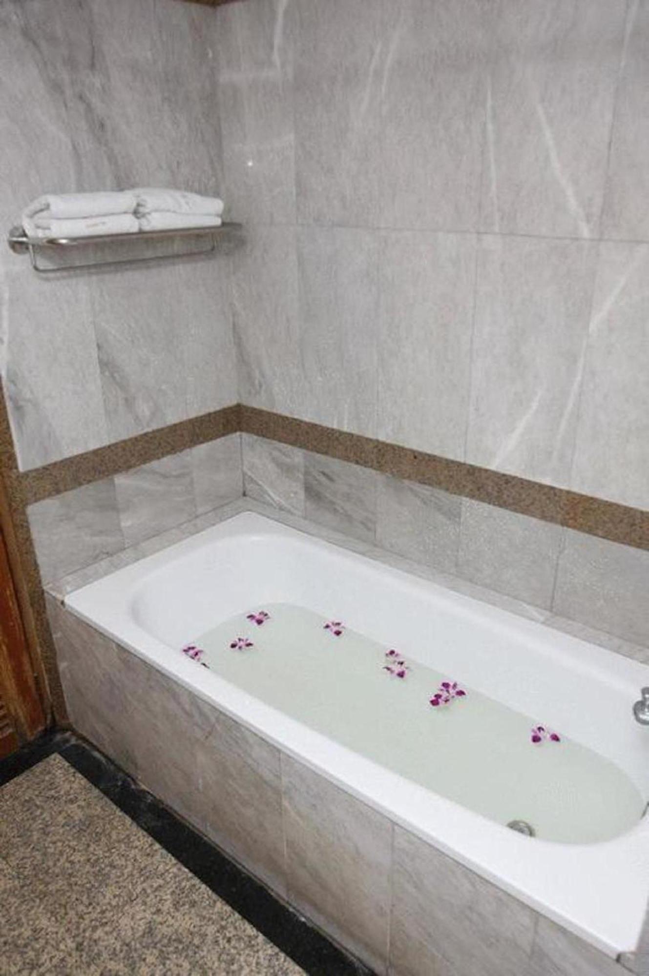 נונטאבורי Oyo 75466 -13 Coins Bang Yai Hotel מראה חיצוני תמונה